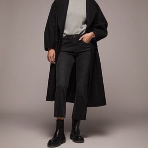 Zara Mid Rise Cropped Flare Black Jeans. Size US 2